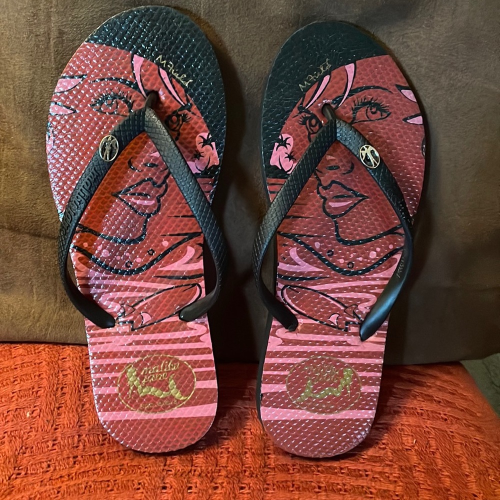 4/$20 Malibu Jane designer flip flops New size 7/8
